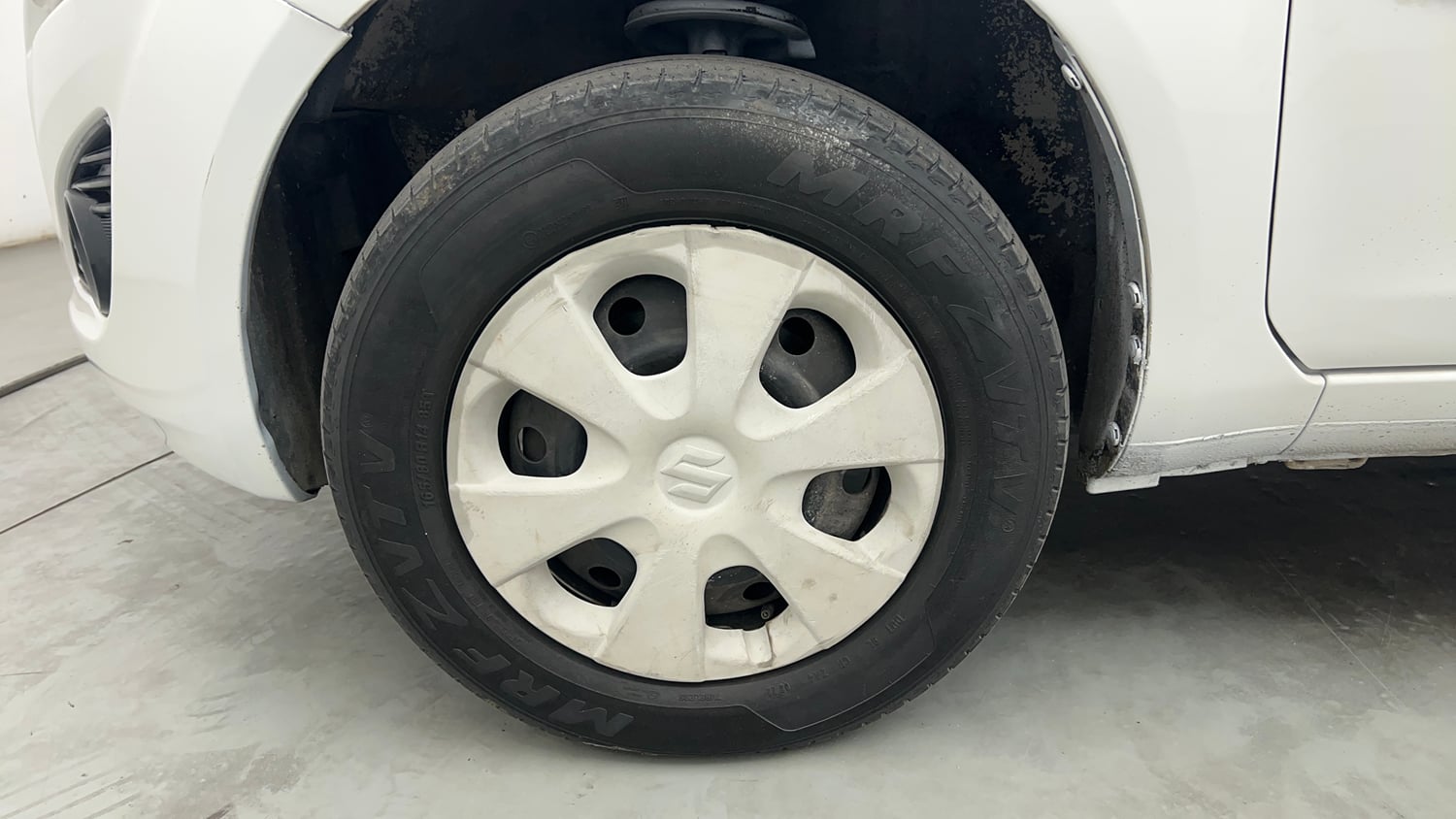 Used 2013 Maruti Suzuki Ritz Vxi BS-IV Petrol Manual tyres LEFT FRONT TYRE RIM VIEW
