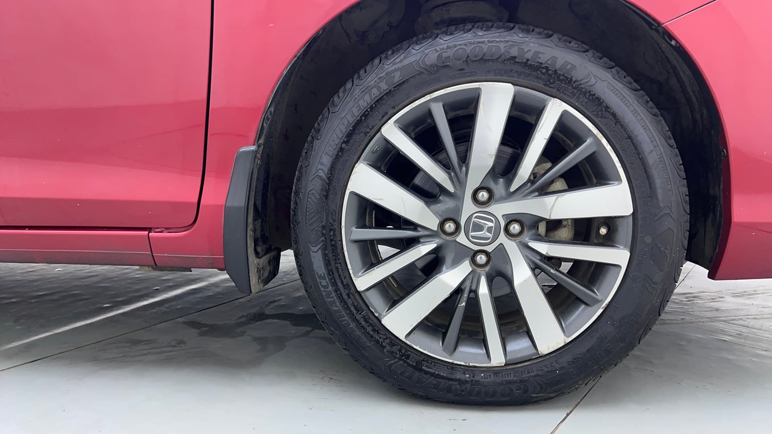 Used 2022 Honda City VX CVT Petrol Petrol Automatic tyres RIGHT FRONT TYRE RIM VIEW