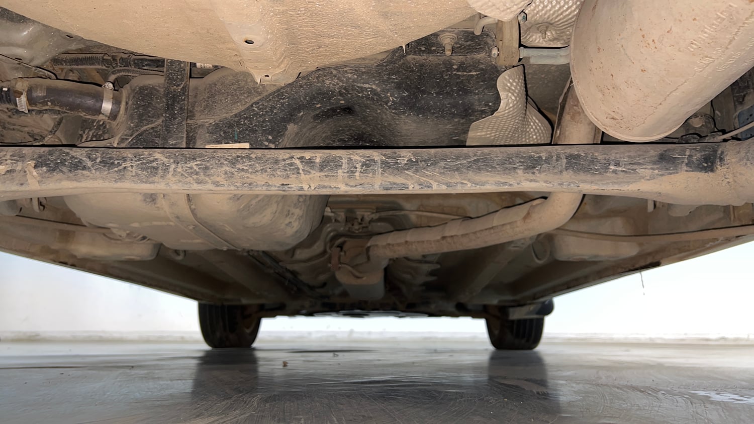 Used 2021 Mahindra XUV 300 W8 1.2 Petrol Petrol Manual extra REAR UNDERBODY VIEW (TAKEN FROM REAR)