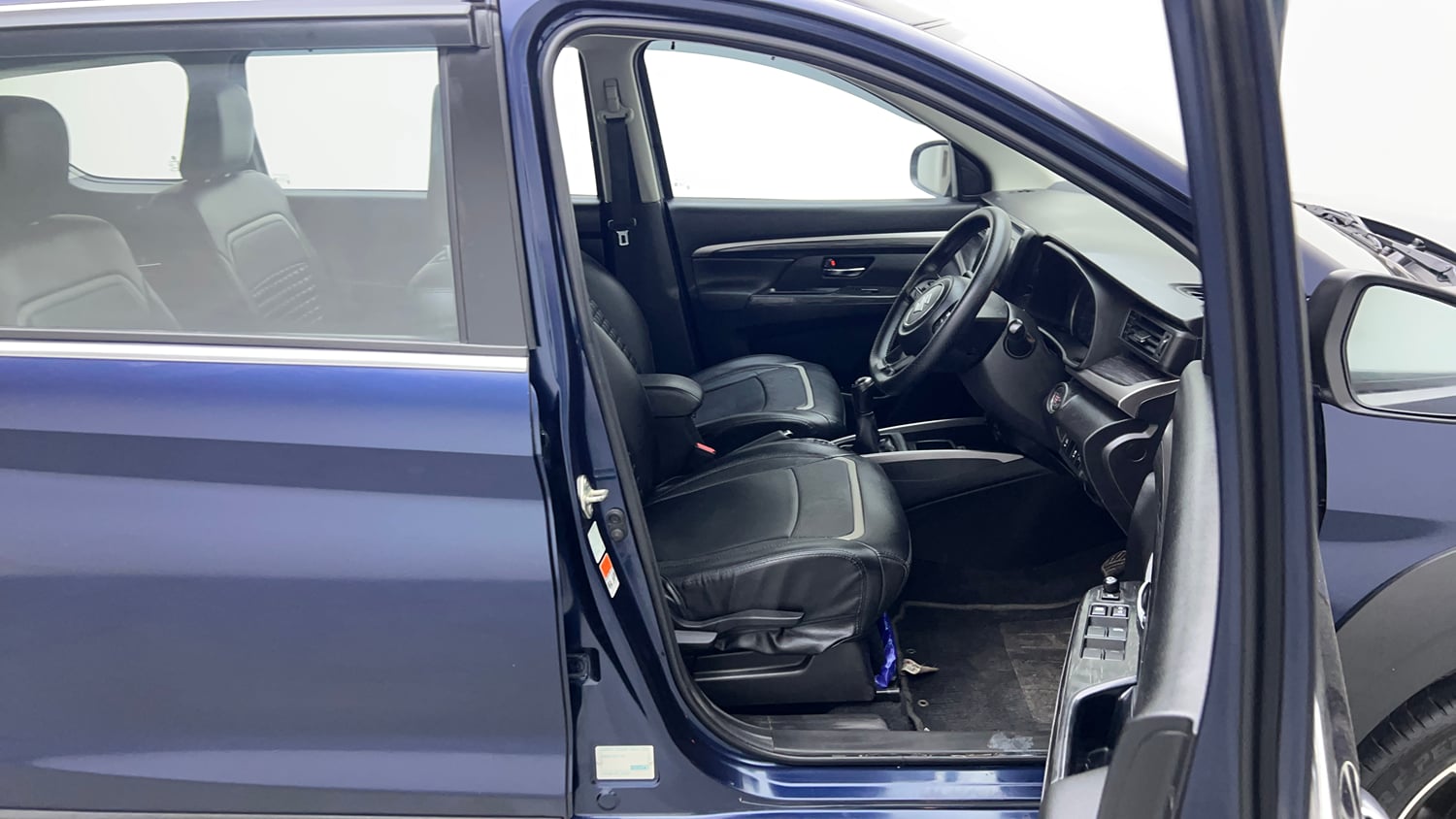 Used 2022 Maruti Suzuki XL6 Zeta MT Petrol Petrol Manual interior RIGHT SIDE FRONT DOOR CABIN VIEW