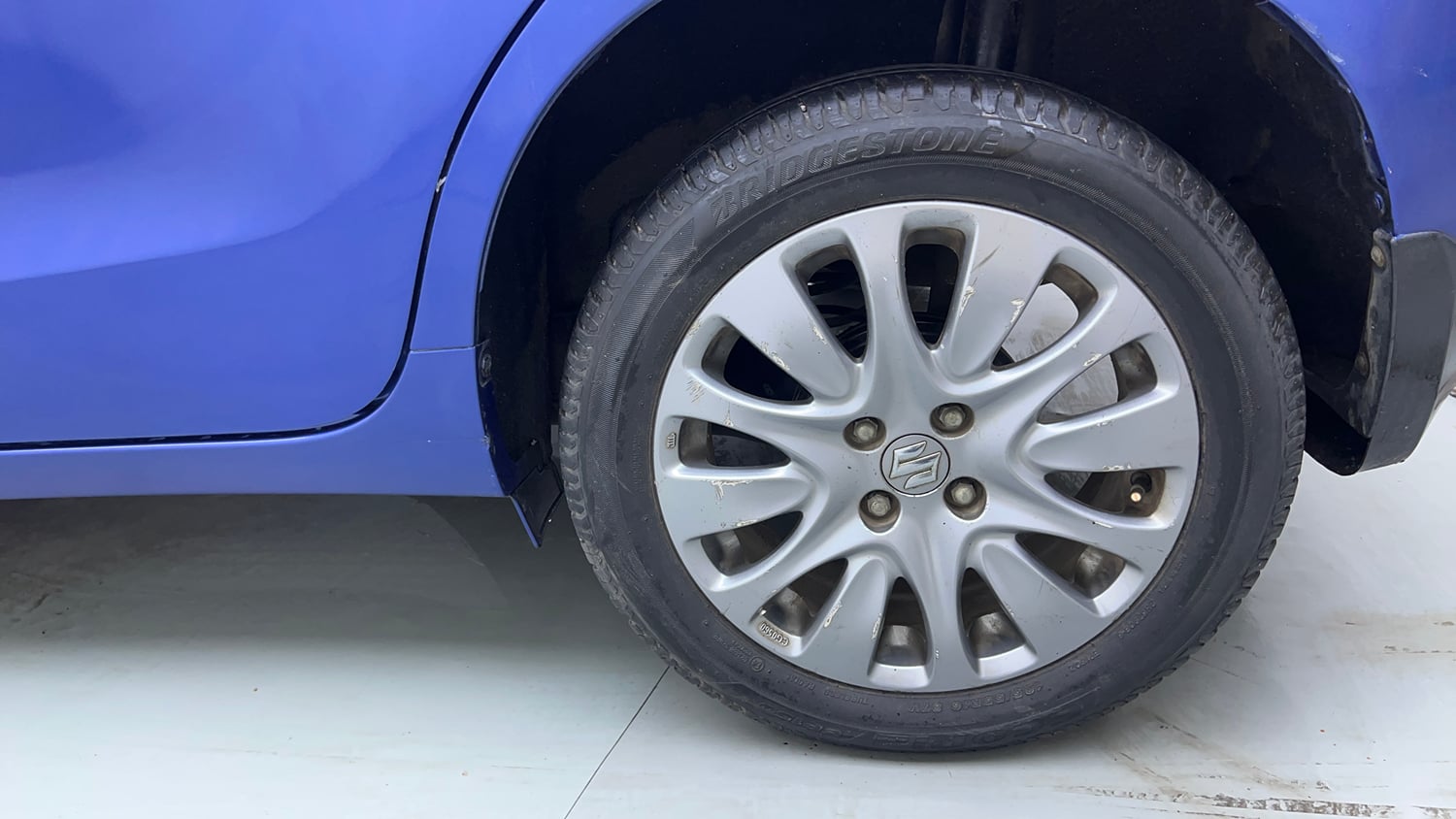 Used 2017 Maruti Suzuki Baleno Alpha 1.2 Petrol Manual tyres LEFT REAR TYRE RIM VIEW