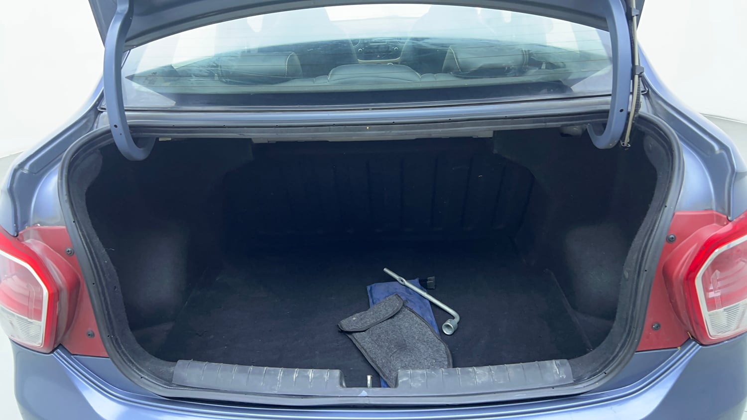 Used 2015 Hyundai Xcent SX 1.2 Petrol Manual interior DICKY INSIDE VIEW