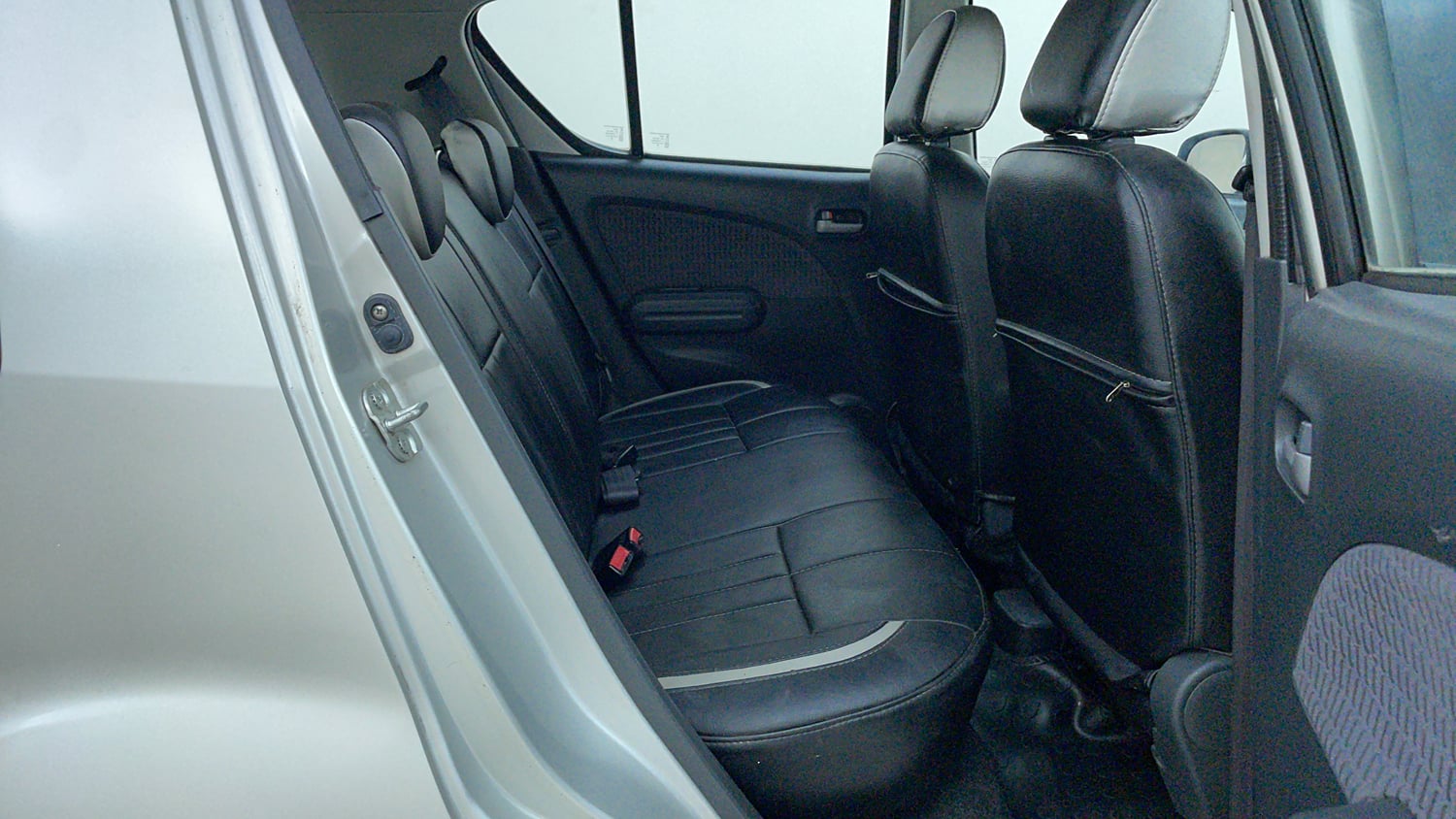 Used 2015 Maruti Suzuki Ritz Zxi BS-IV Petrol Manual interior RIGHT SIDE REAR DOOR CABIN VIEW