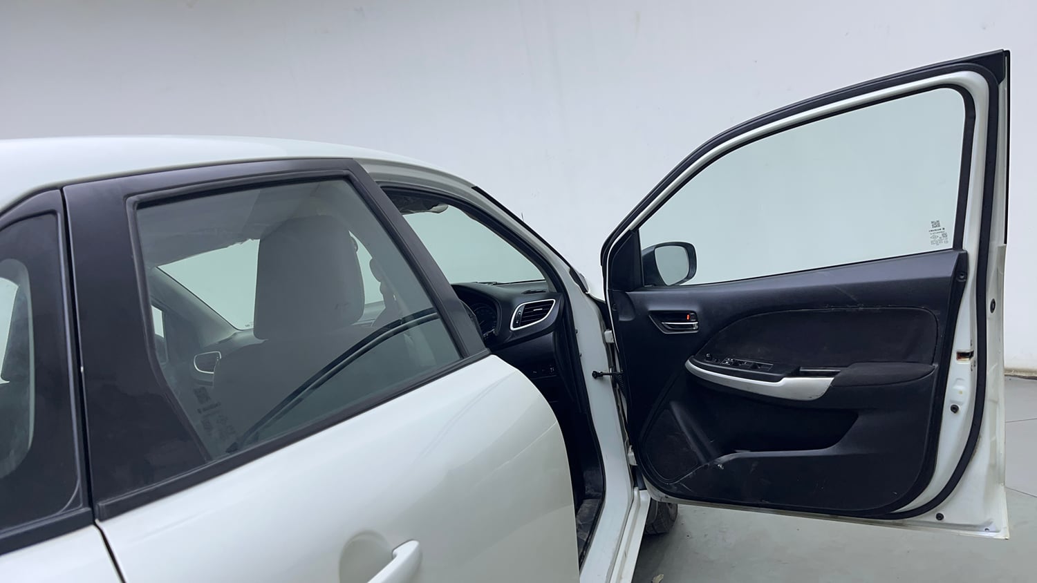 Used 2016 Maruti Suzuki Baleno Delta 1.2 Petrol Manual interior RIGHT FRONT DOOR OPEN VIEW