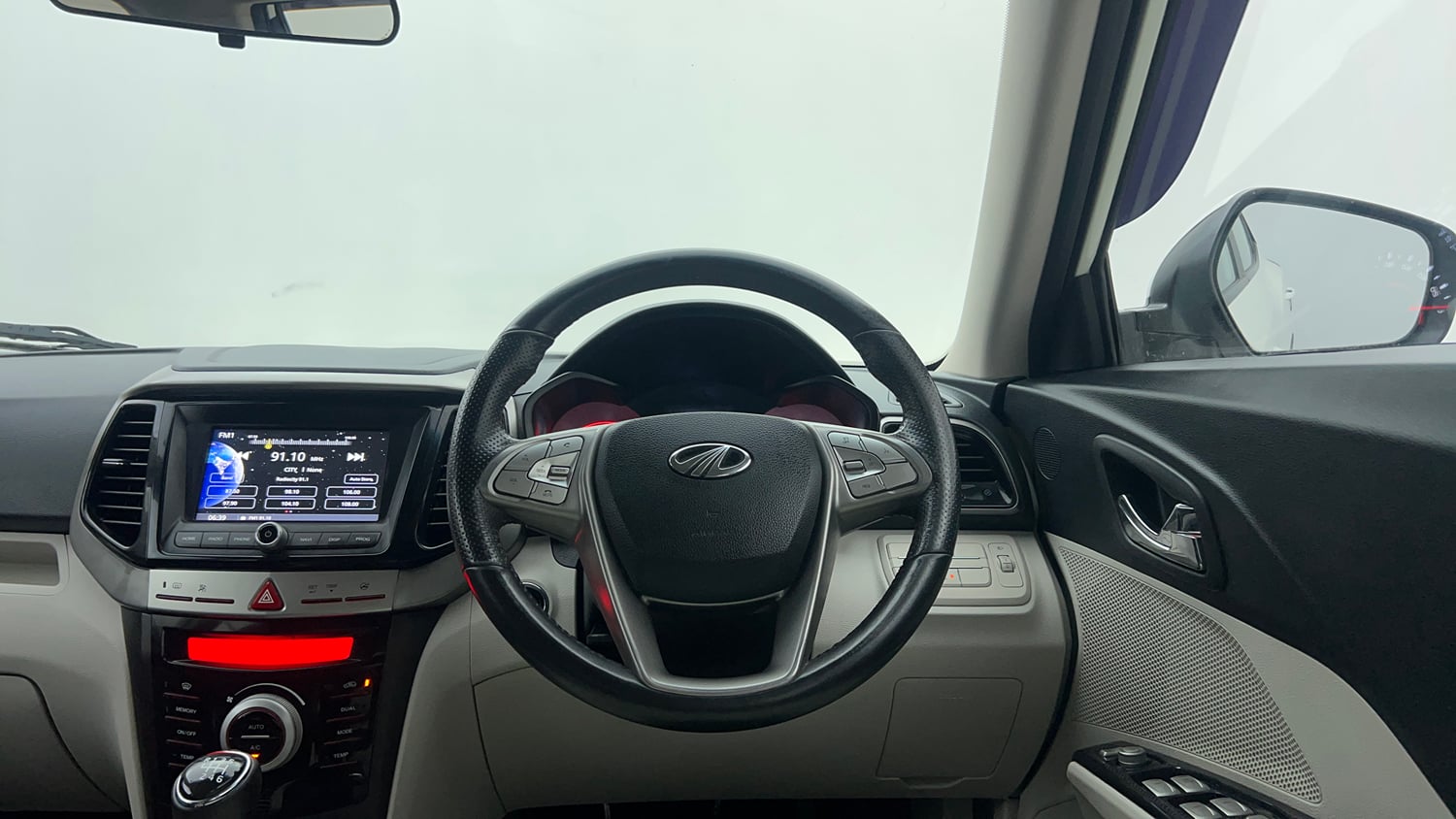 Used 2022 Mahindra XUV 300 W8 1.5 Diesel Diesel Manual interior STEERING VIEW