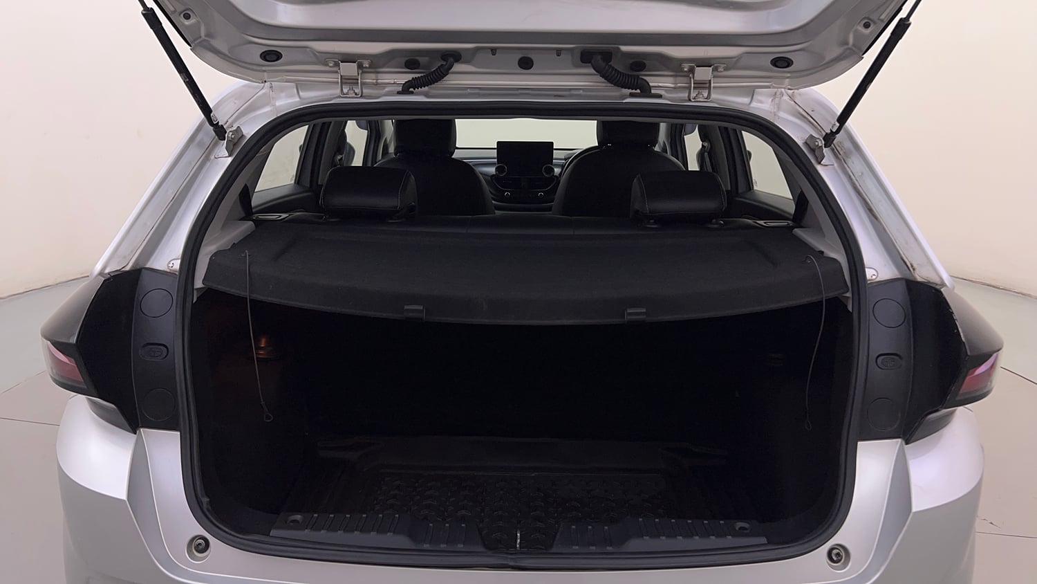 Used 2021 Tata Altroz XZ Diesel Diesel Manual interior DICKY INSIDE VIEW