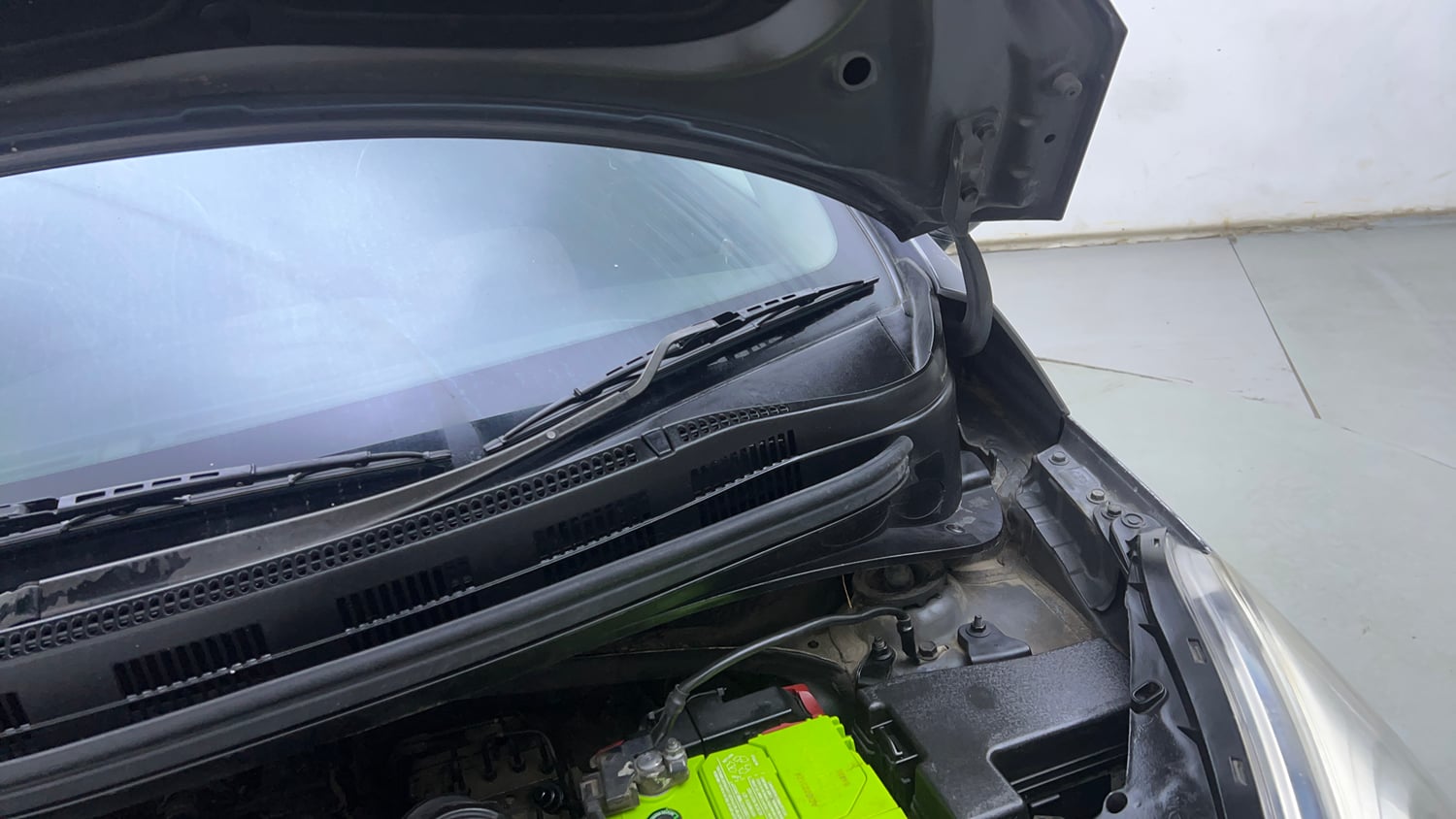 Used 2018 Hyundai Grand i10 Asta U2 1.2 CRDi Diesel Manual engine ENGINE LEFT SIDE HINGE & APRON VIEW