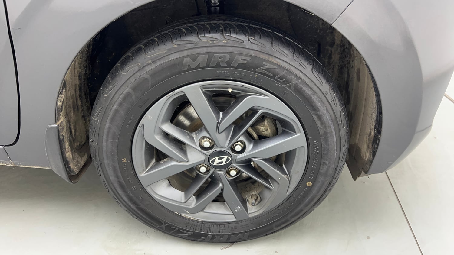 Used 2022 Hyundai Grand i10 Nios Sportz 1.2 Kappa VTVT Petrol Manual tyres RIGHT FRONT TYRE RIM VIEW