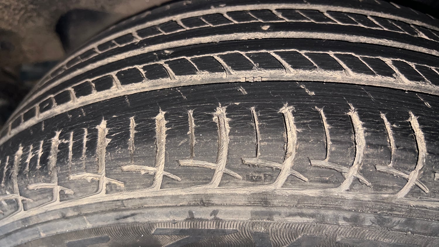Used 2017 Maruti Suzuki Baleno Delta 1.2 Petrol Manual tyres LEFT REAR TYRE TREAD VIEW
