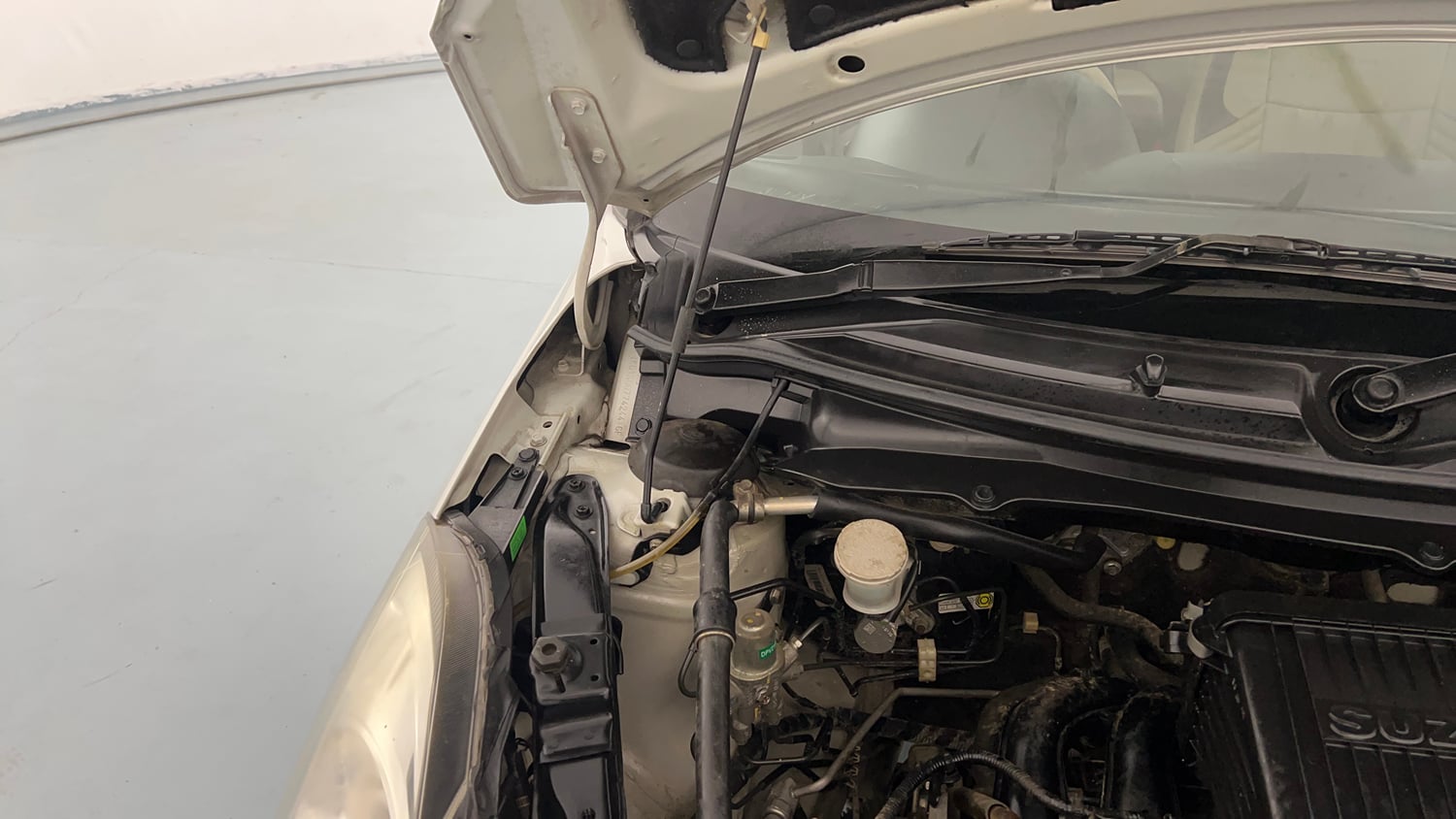 Used 2015 Maruti Suzuki Swift Dzire VXI Petrol Manual engine ENGINE RIGHT SIDE HINGE & APRON VIEW