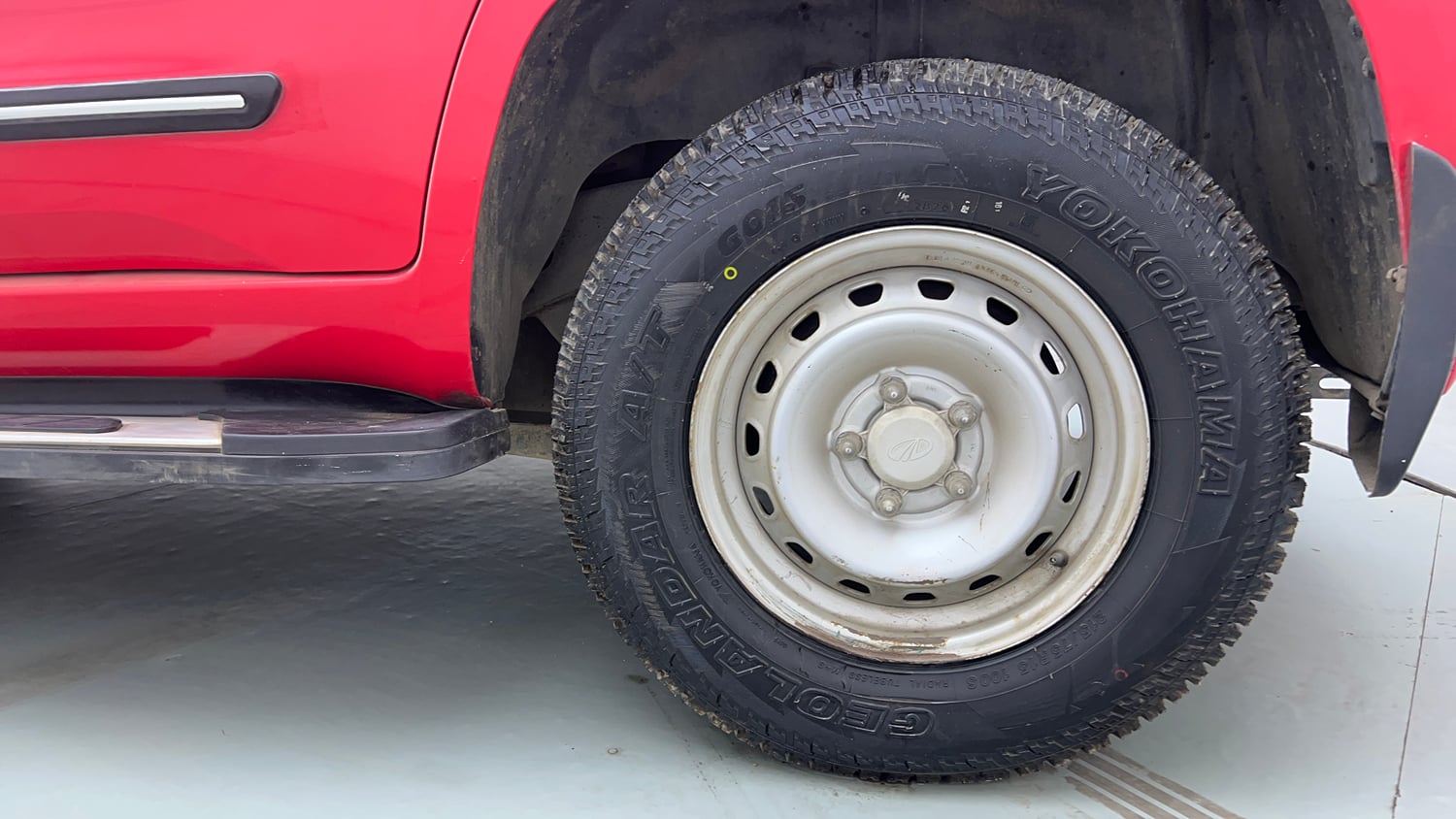 Used 2020 Mahindra TUV300 T4 Plus Diesel Manual tyres LEFT REAR TYRE RIM VIEW