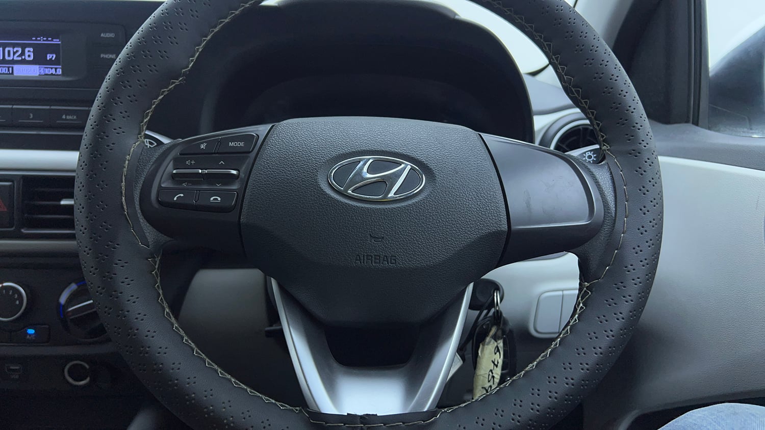 Used 2022 Hyundai Grand i10 Nios Magna AMT 1.2 Kappa VTVT Petrol Automatic top_features Steering mounted controls