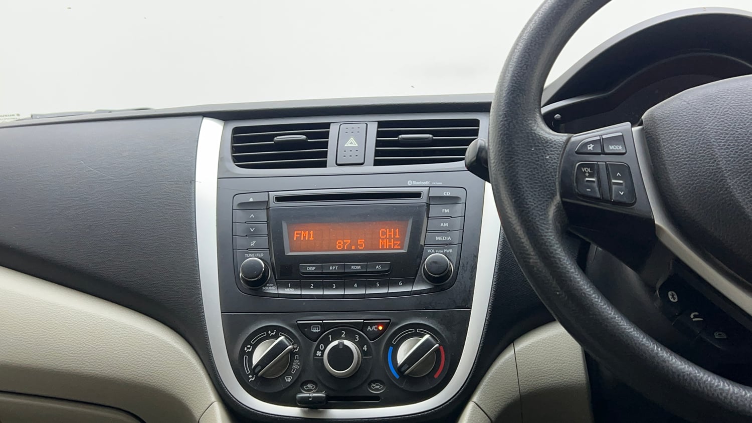 Used 2017 Maruti Suzuki Celerio ZXi AMT Petrol Automatic interior MUSIC SYSTEM & AC CONTROL VIEW