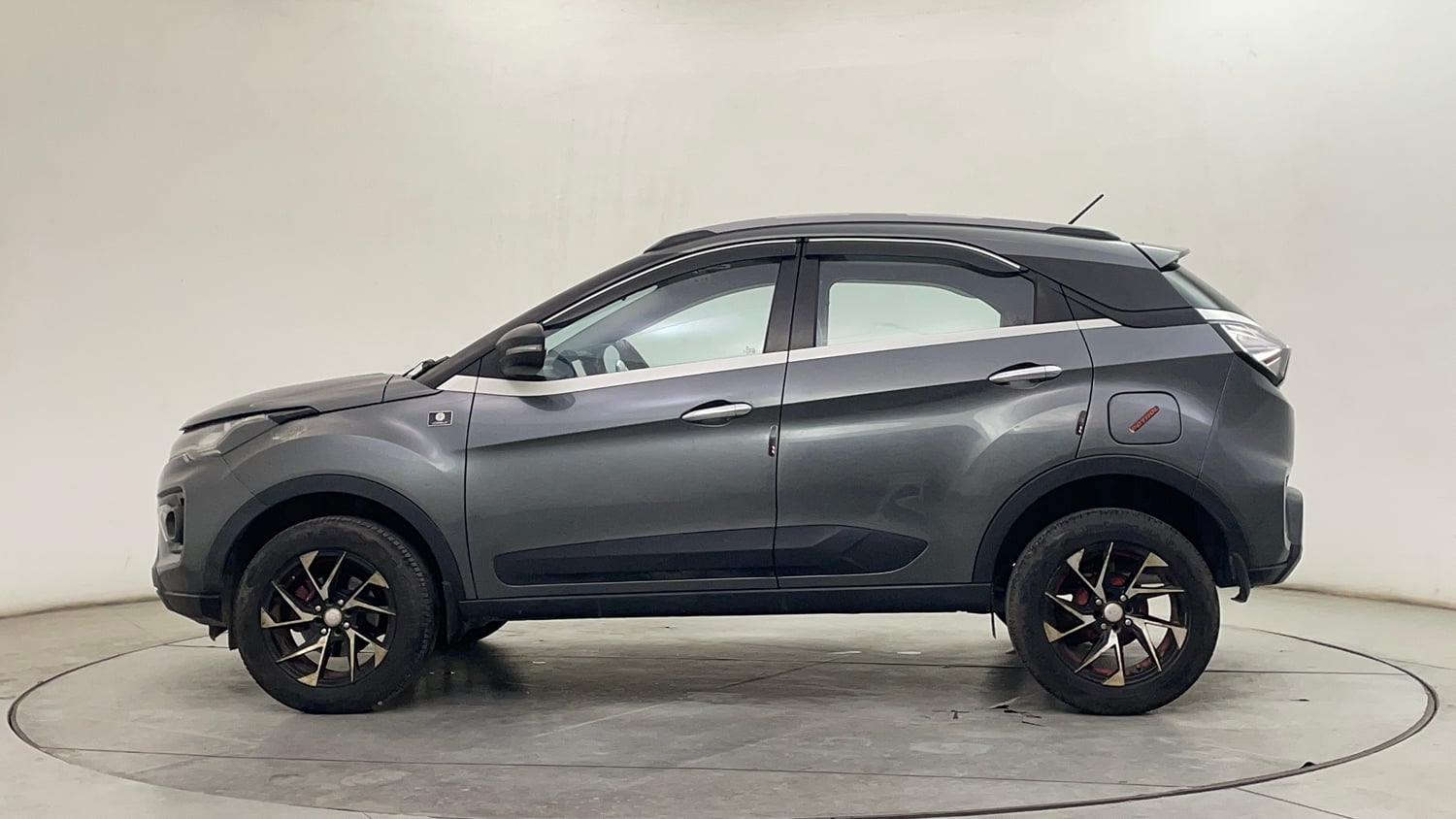 Used 2021 Tata Nexon XM (S) Petrol Manual exterior LEFT SIDE VIEW