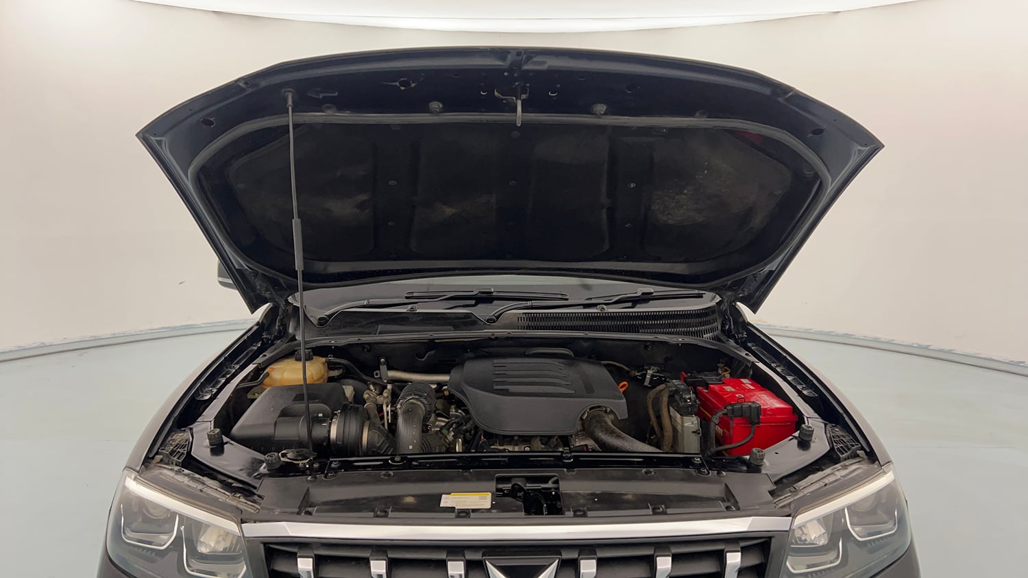 Used 2022 Mahindra Scorpio N Z8 L Petrol AT 7 STR Petrol Automatic engine ENGINE & BONNET OPEN FRONT VIEW