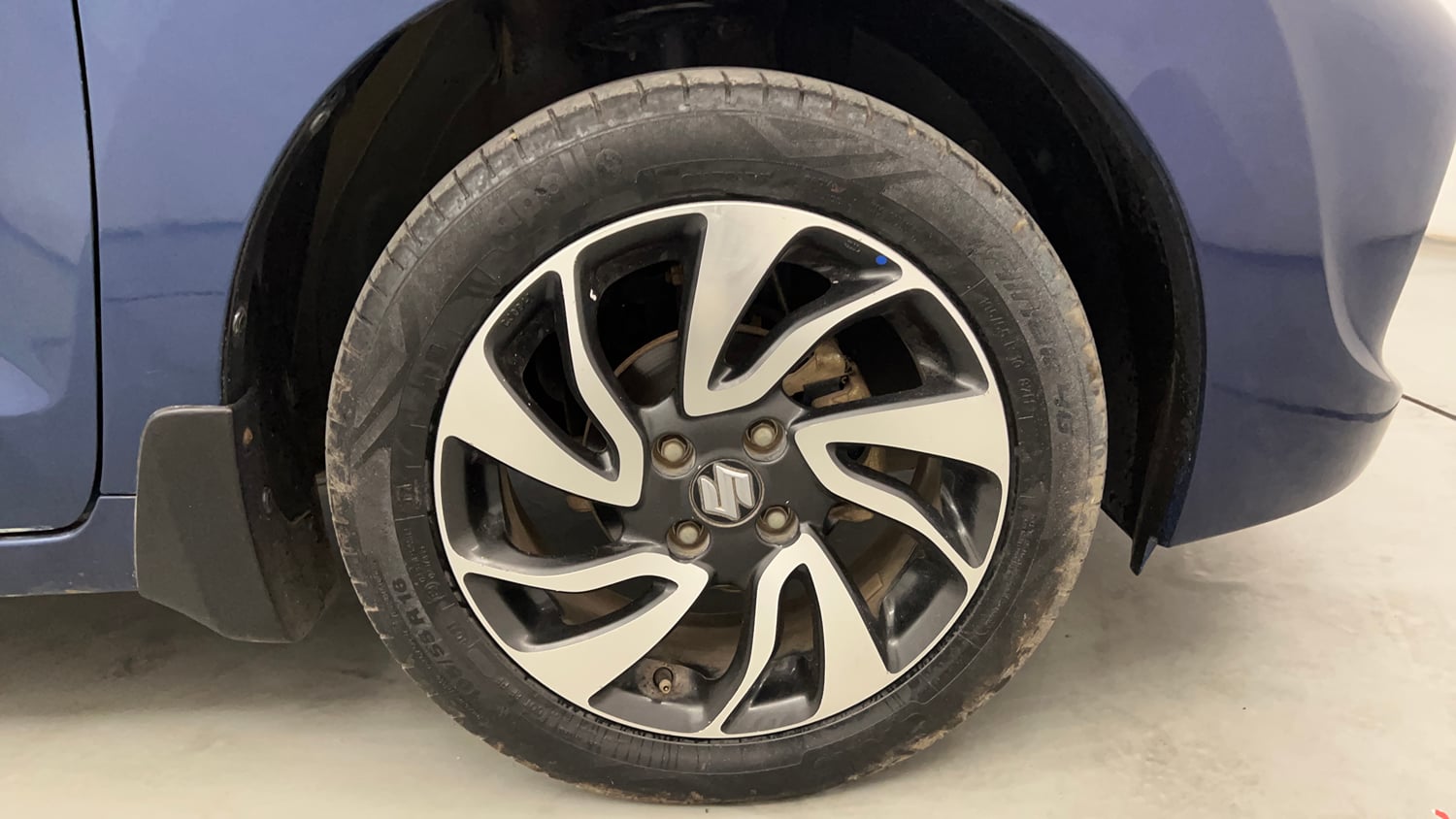 Used 2021 Maruti Suzuki Baleno Zeta Petrol Manual tyres RIGHT FRONT TYRE RIM VIEW