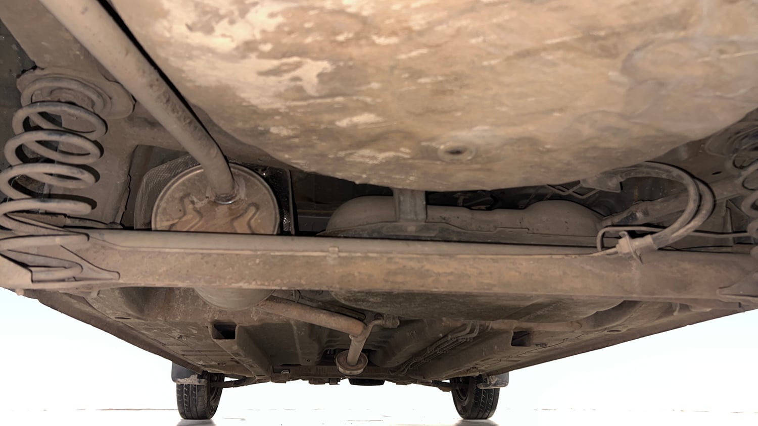 Used 2018 Renault Kwid 1.0 RXT AMT Opt Petrol Automatic extra REAR UNDERBODY VIEW (TAKEN FROM REAR)