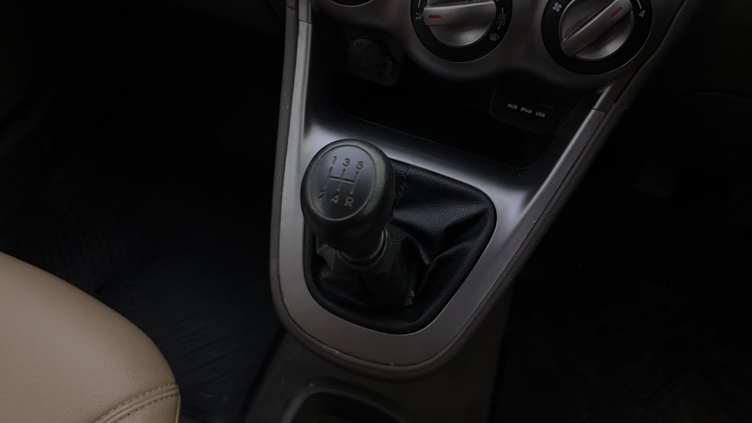 Used 2015 Hyundai i10 Sportz 1.1 iRDE2 Petrol Manual interior GEAR  KNOB VIEW