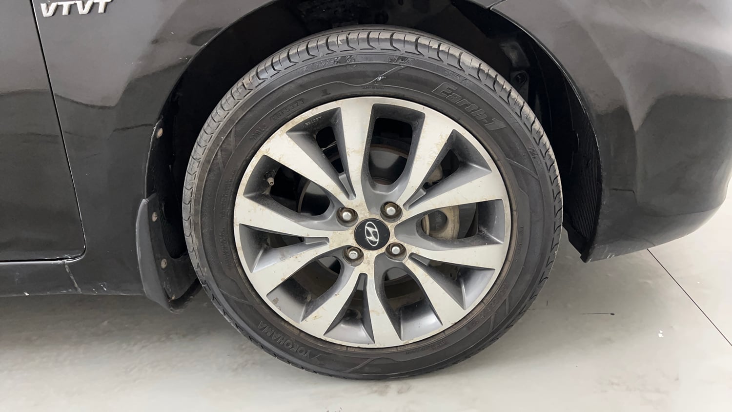Used 2013 Hyundai Verna Fluidic 1.6 VTVT SX Petrol Manual tyres RIGHT FRONT TYRE RIM VIEW