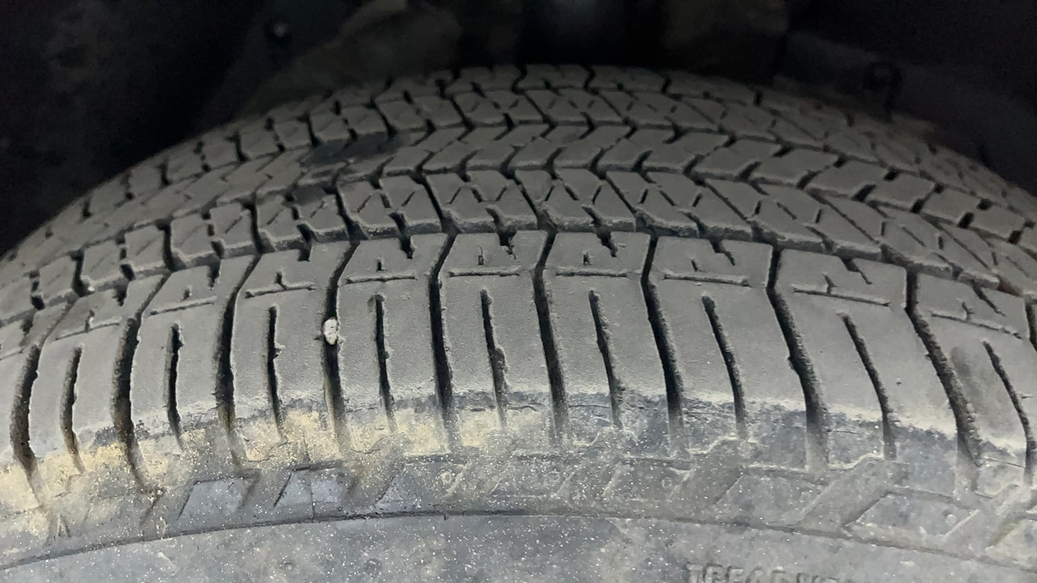 Used 2017 Mahindra XUV500 W4 Diesel Manual tyres RIGHT FRONT TYRE TREAD VIEW