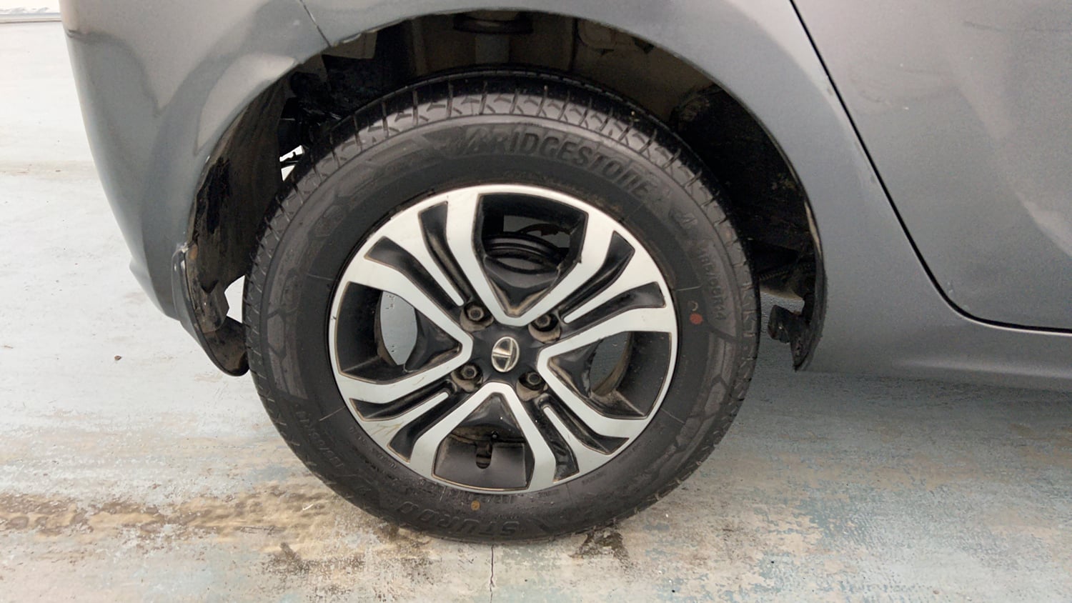 Used 2021 Tata Tiago XZ Petrol Manual tyres RIGHT REAR TYRE RIM VIEW