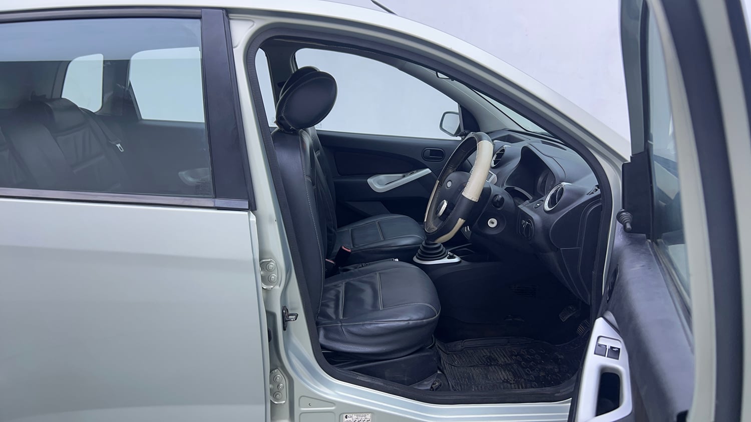 Used 2012 Ford Figo Duratec Petrol ZXI 1.2 Petrol Manual interior RIGHT SIDE FRONT DOOR CABIN VIEW