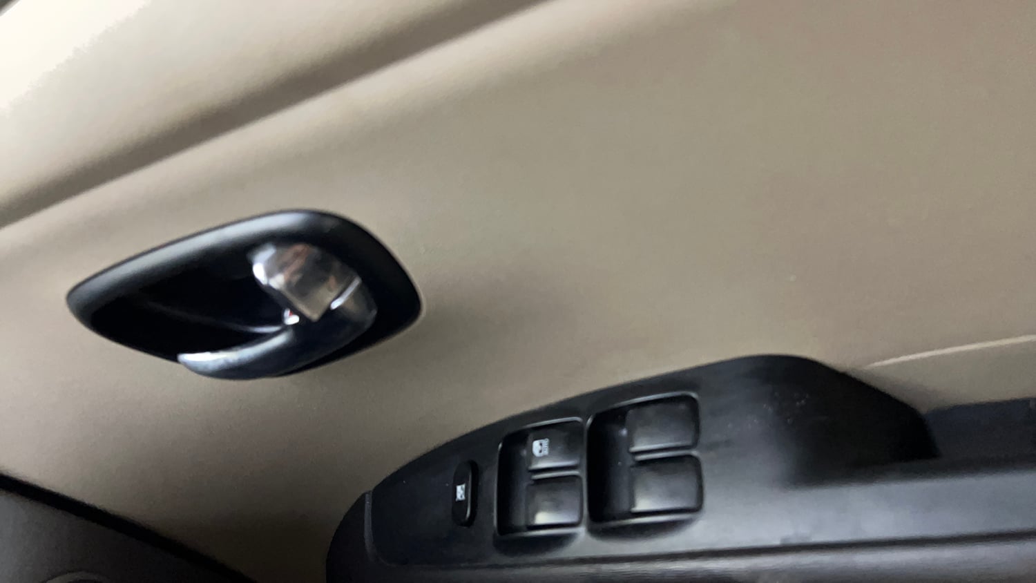 Used 2015 Hyundai i10 Sportz 1.1 iRDE2 Petrol Manual top_features Power windows