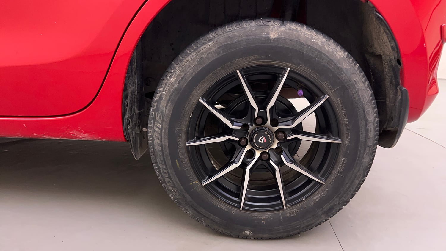 Used 2021 Maruti Suzuki Swift VXi AMT Petrol Automatic tyres LEFT REAR TYRE RIM VIEW