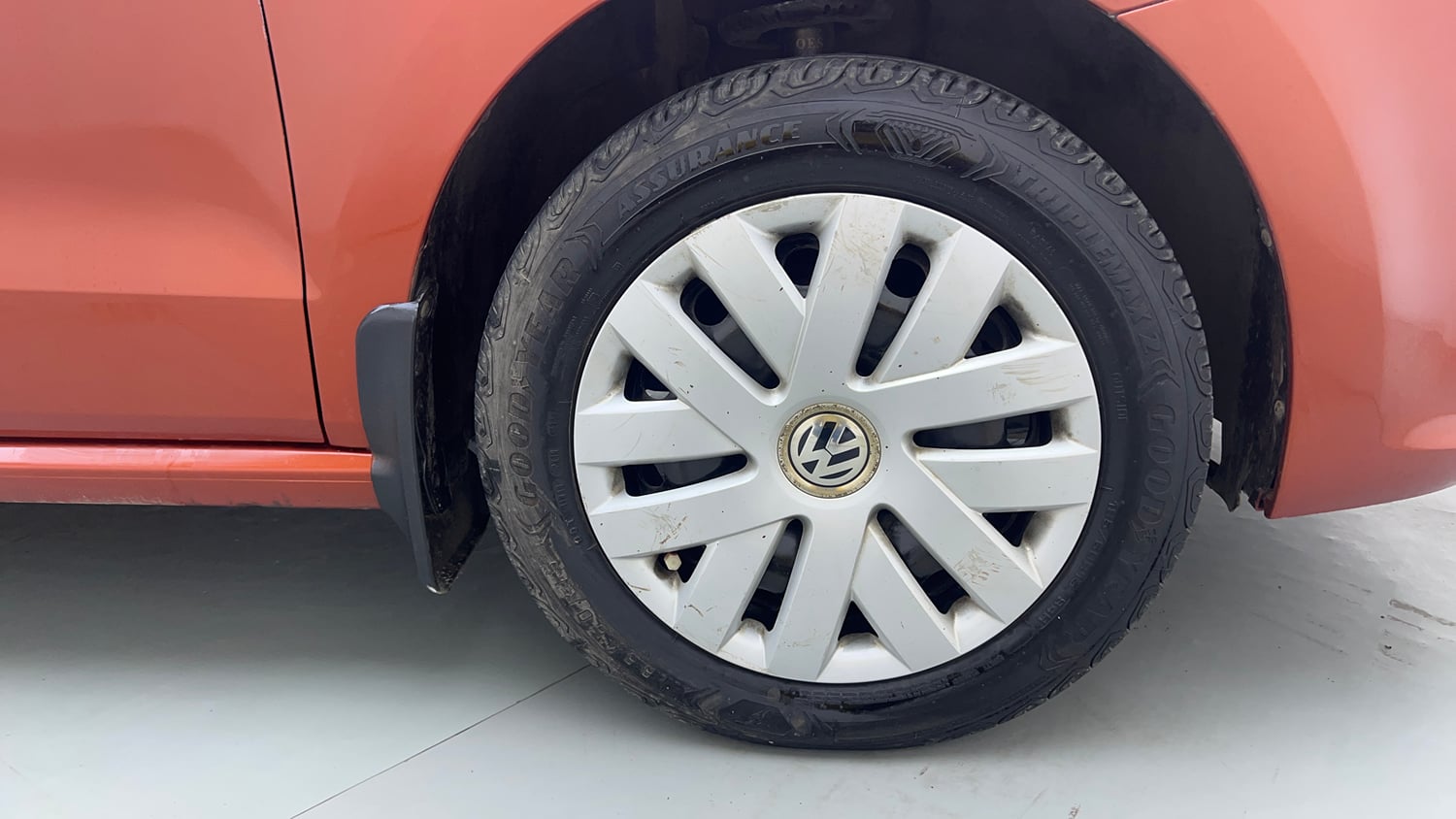 Used 2014 Volkswagen Polo Comfortline 1.2L (P) Petrol Manual tyres RIGHT FRONT TYRE RIM VIEW