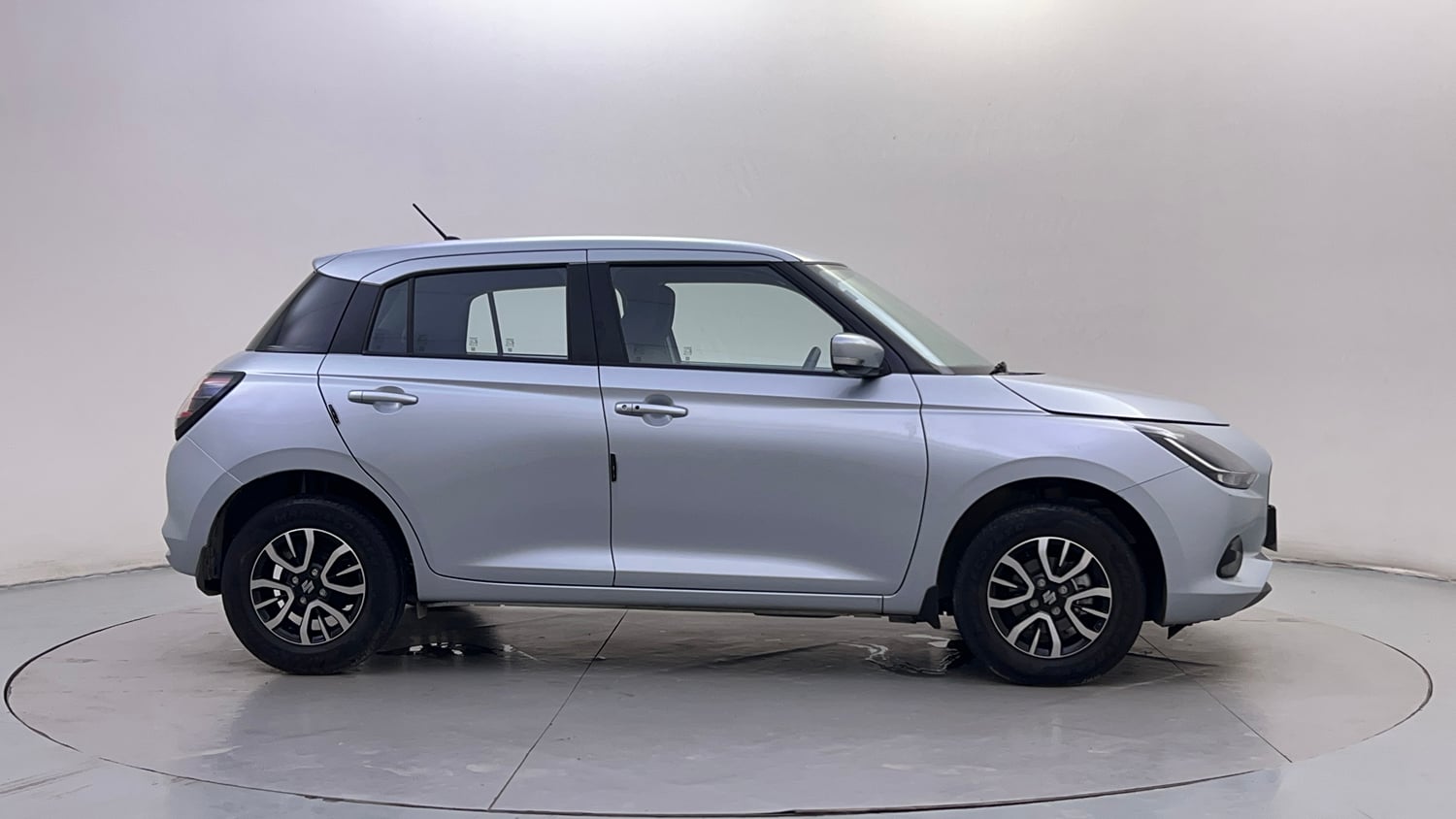 Used 2026 Maruti Suzuki Swift VXi (O) Petrol Manual exterior RIGHT SIDE VIEW