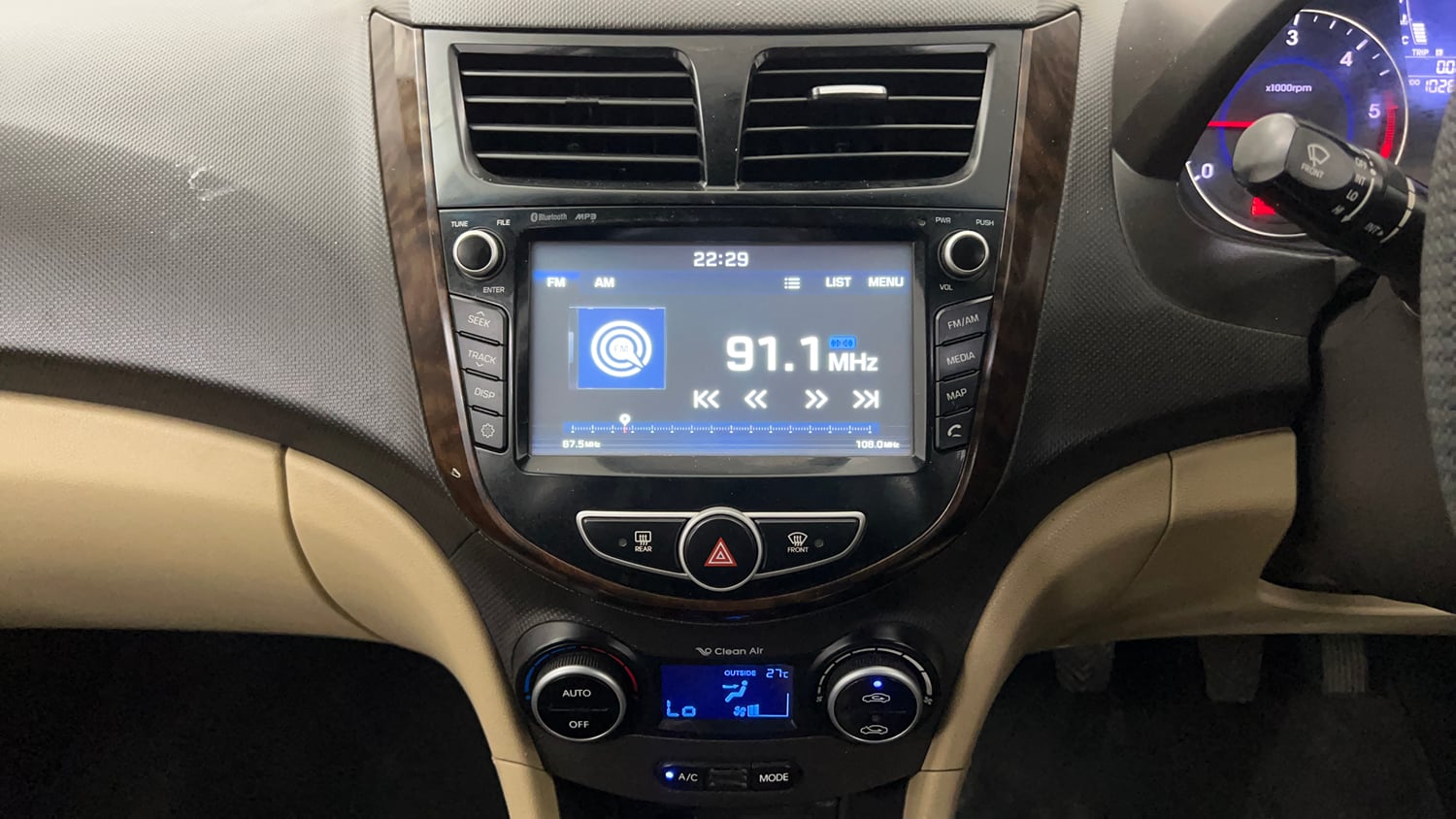 Used 2016 Hyundai Verna 1.6 CRDI SX Diesel Manual interior MUSIC SYSTEM & AC CONTROL VIEW