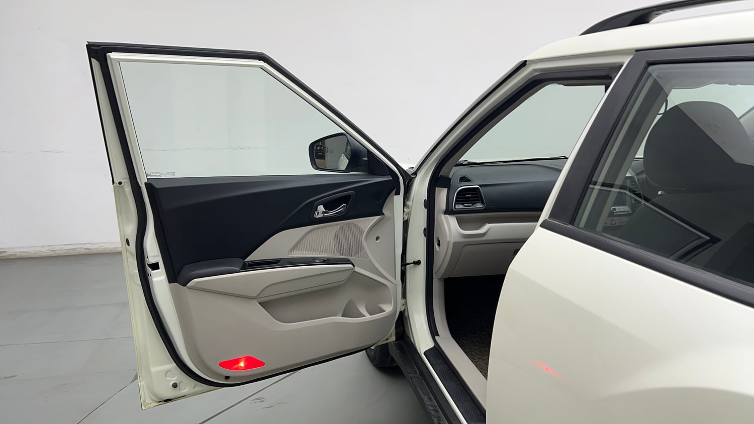 Used 2021 Mahindra XUV 300 W8 1.2 Petrol Petrol Manual interior LEFT FRONT DOOR OPEN VIEW
