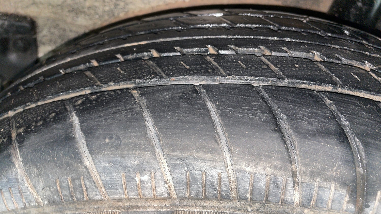 Used 2015 Maruti Suzuki Ritz Zxi BS-IV Petrol Manual tyres LEFT REAR TYRE TREAD VIEW