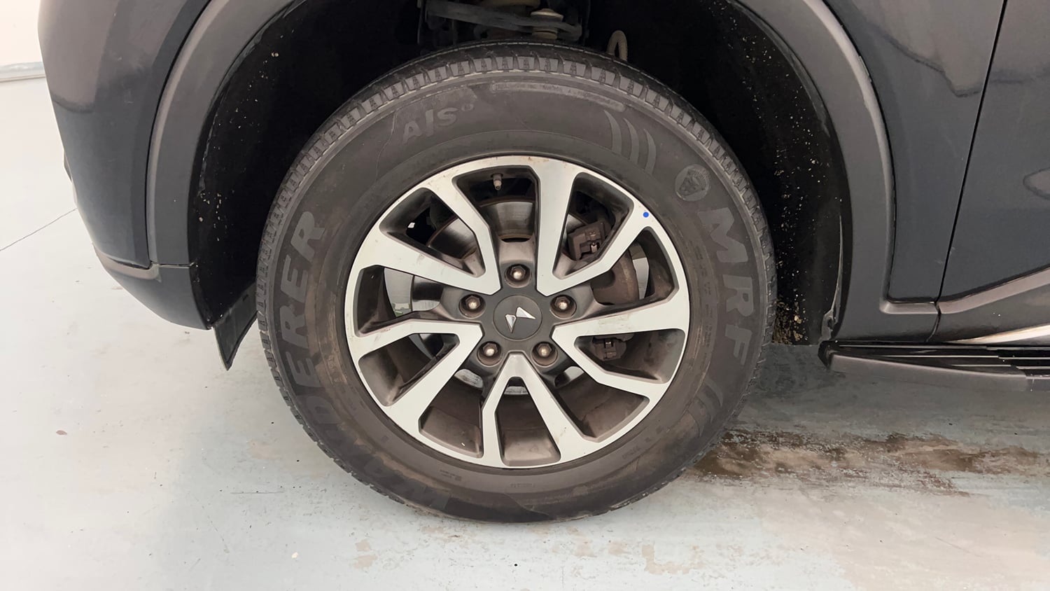 Used 2022 Mahindra Scorpio N Z8 L Petrol AT 7 STR Petrol Automatic tyres LEFT FRONT TYRE RIM VIEW