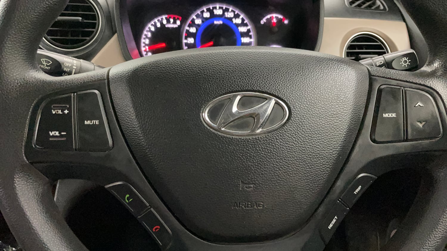 Used 2017 Hyundai Grand i10 Sportz 1.2 Kappa VTVT Petrol Manual top_features Steering mounted controls