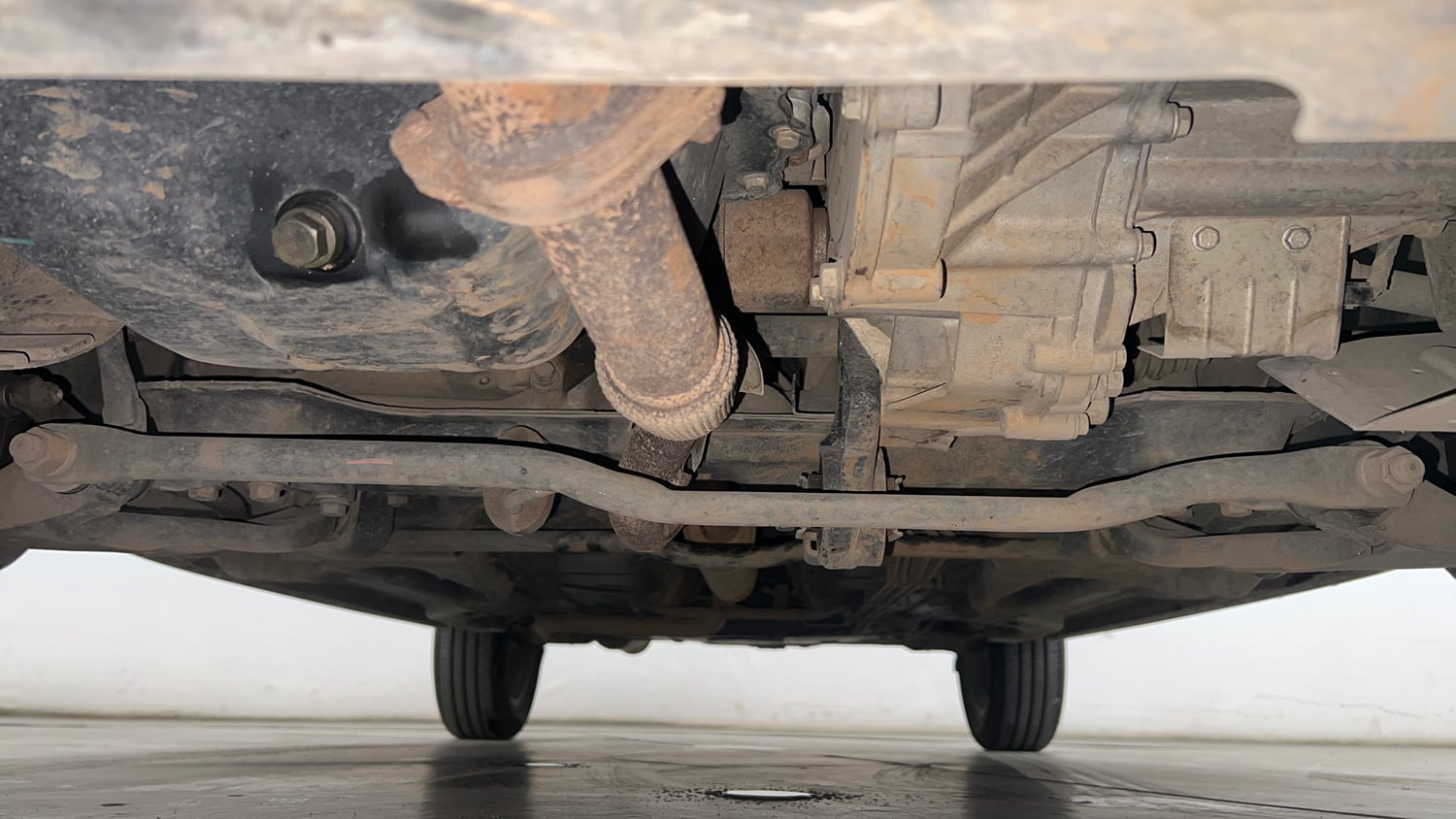 Used 2022 Tata Tiago XZA Plus Petrol Automatic extra FRONT LEFT UNDERBODY VIEW