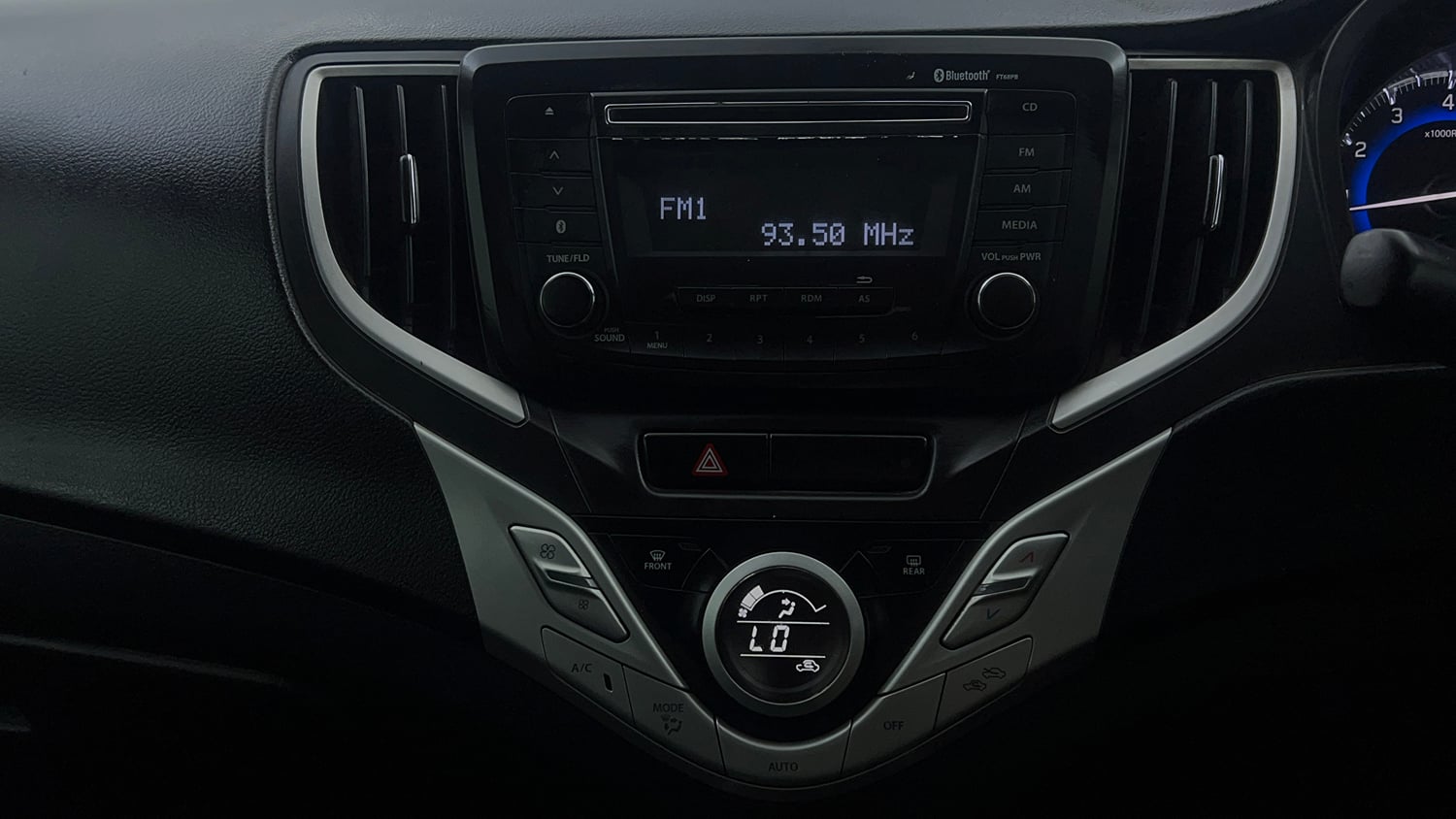 Used 2018 Maruti Suzuki Baleno Zeta 1.2 Petrol Manual top_features Integrated (in-dash) music system