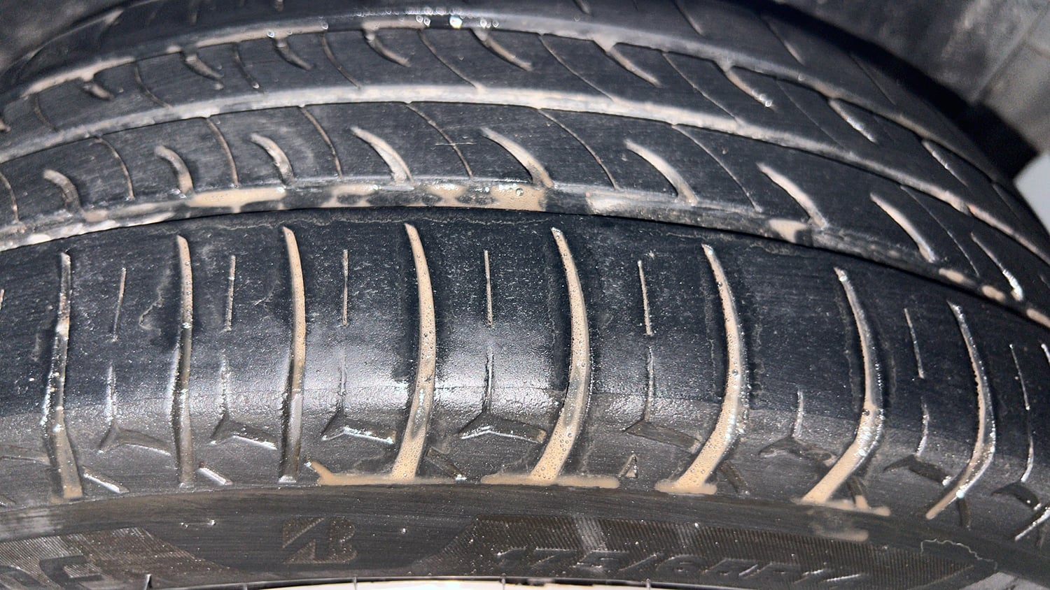 Used 2013 Toyota Etios Liva G Petrol Manual tyres LEFT REAR TYRE TREAD VIEW