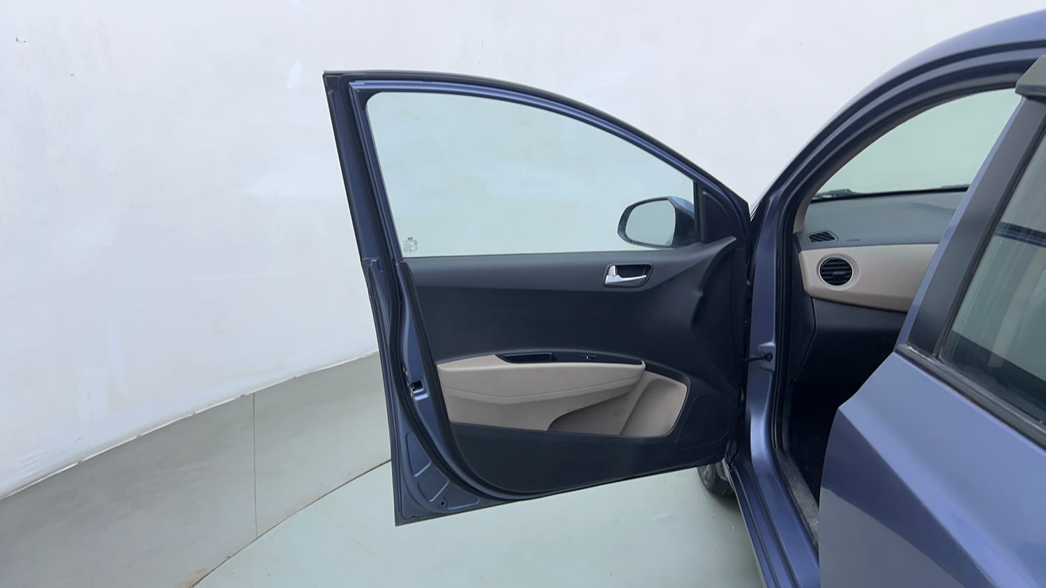 Used 2015 Hyundai Xcent SX 1.2 Petrol Manual interior LEFT FRONT DOOR OPEN VIEW