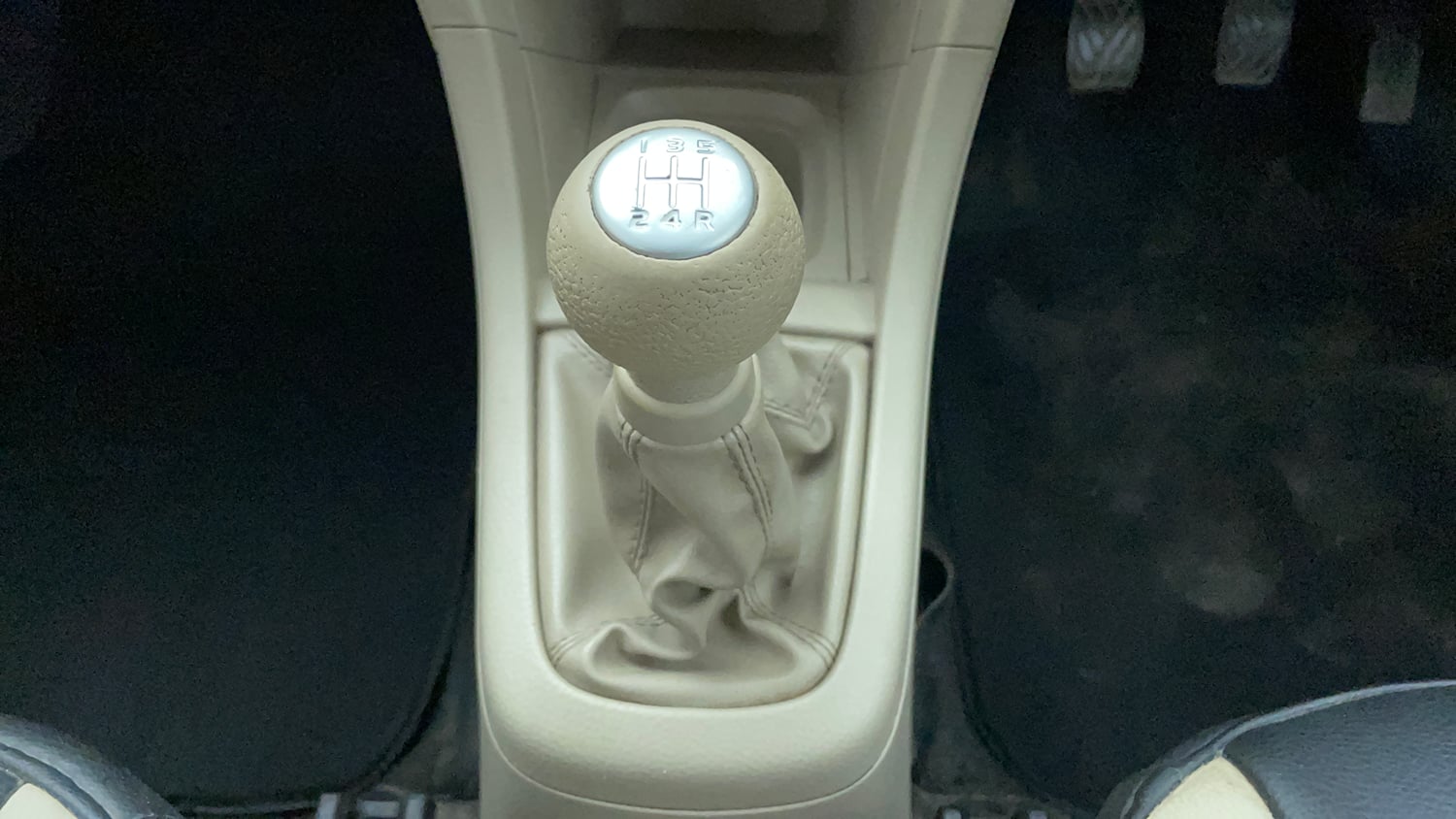 Used 2017 Maruti Suzuki Ertiga ZXI+ Petrol Manual interior GEAR  KNOB VIEW