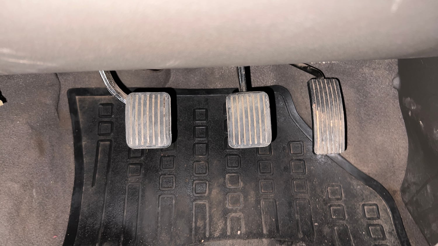 Used 2015 Hyundai i10 Sportz 1.1 iRDE2 Petrol Manual interior PEDALS VIEW