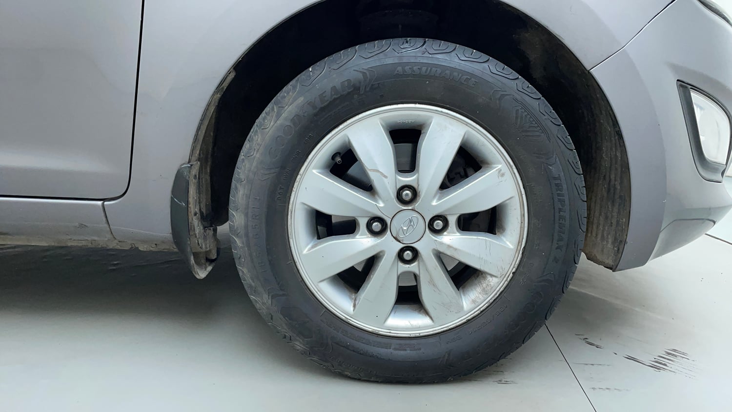 Used 2012 Hyundai i20 Asta 1.2 Petrol Manual tyres RIGHT FRONT TYRE RIM VIEW