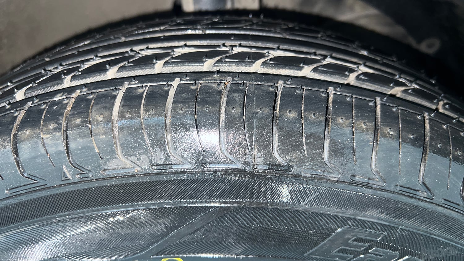 Used 2018 Maruti Suzuki Dzire VXi AMT Petrol Automatic tyres RIGHT FRONT TYRE TREAD VIEW