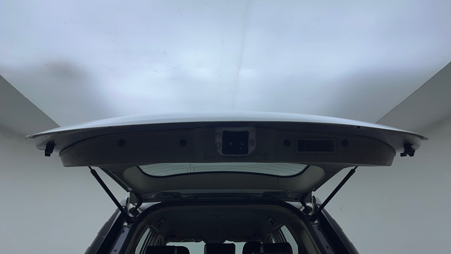 Used 2017 Mahindra XUV500 W4 Diesel Manual interior DICKY DOOR OPEN VIEW