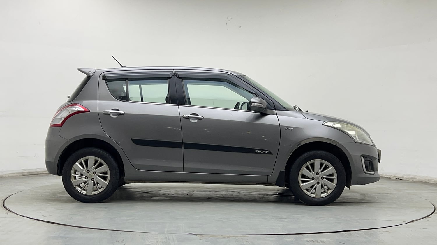 Used 2015 Maruti Suzuki Swift ZXi Petrol Manual exterior RIGHT SIDE VIEW