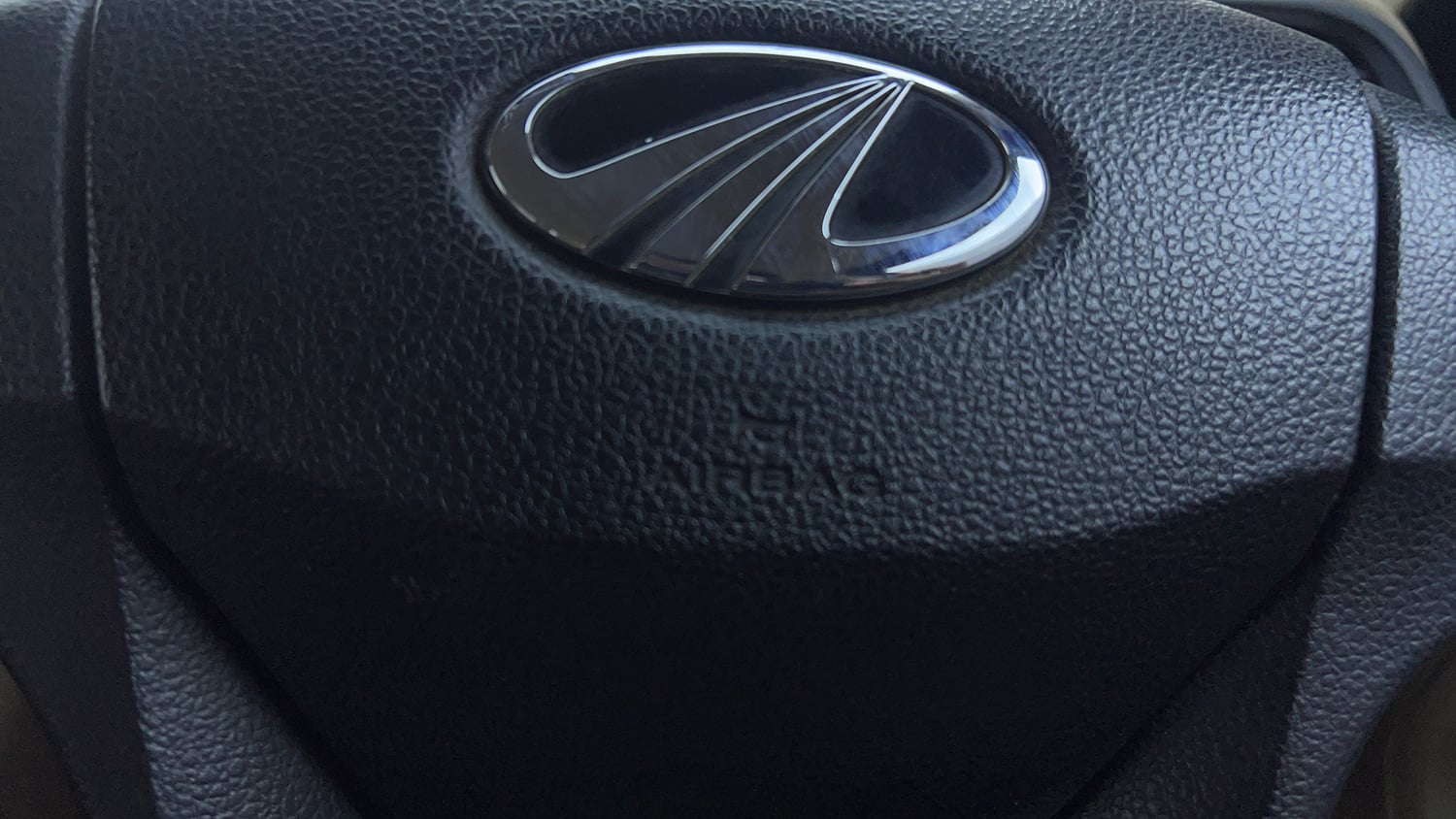 Used 2020 Mahindra TUV300 T4 Plus Diesel Manual top_features Airbags