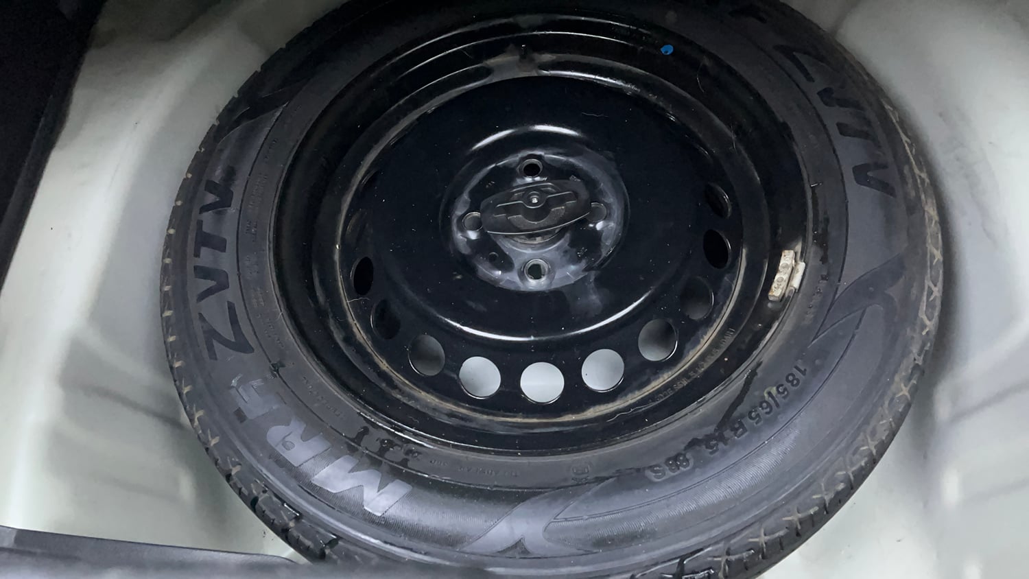 Used 2016 Maruti Suzuki Baleno Delta 1.2 Petrol Manual tyres SPARE TYRE VIEW