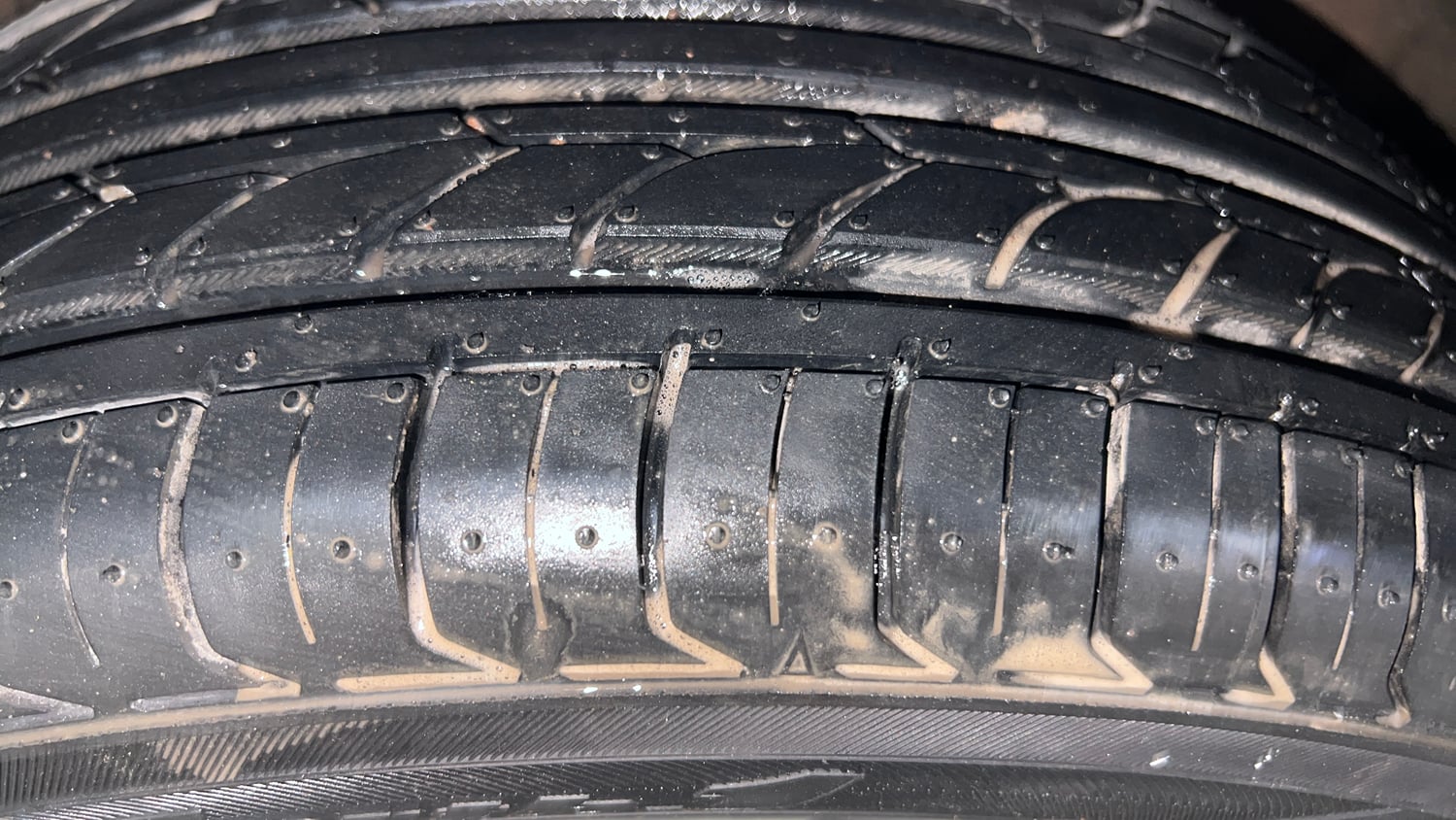 Used 2017 Hyundai Elite i20 Asta 1.2 (O) Petrol Manual tyres LEFT FRONT TYRE TREAD VIEW