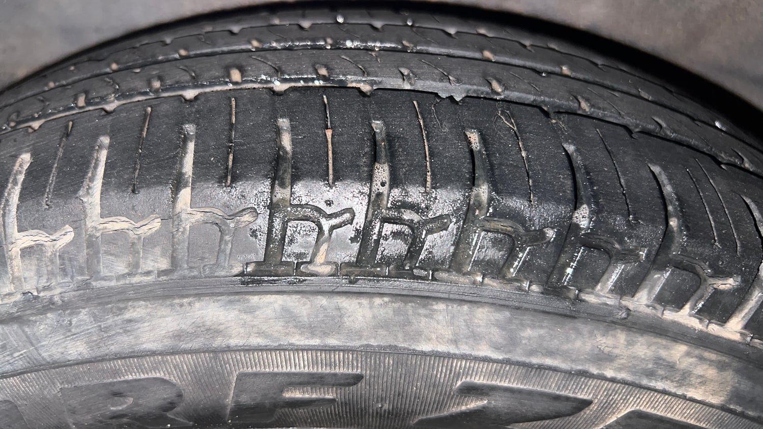 Used 2015 Hyundai i10 Sportz 1.1 iRDE2 Petrol Manual tyres RIGHT REAR TYRE TREAD VIEW