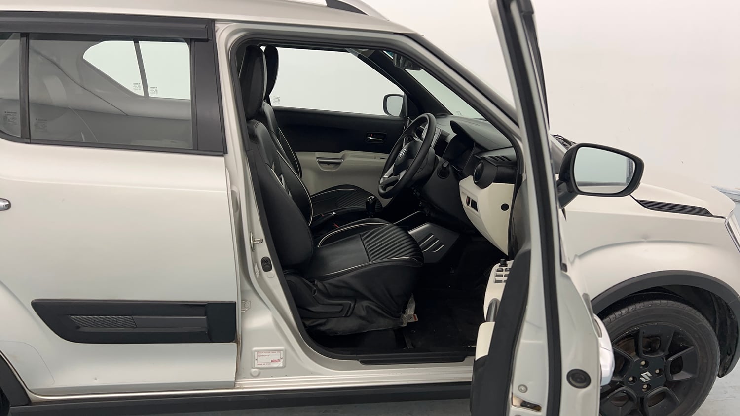 Used 2023 Maruti Suzuki Ignis Zeta 1.2 MT Petrol Manual interior RIGHT SIDE FRONT DOOR CABIN VIEW